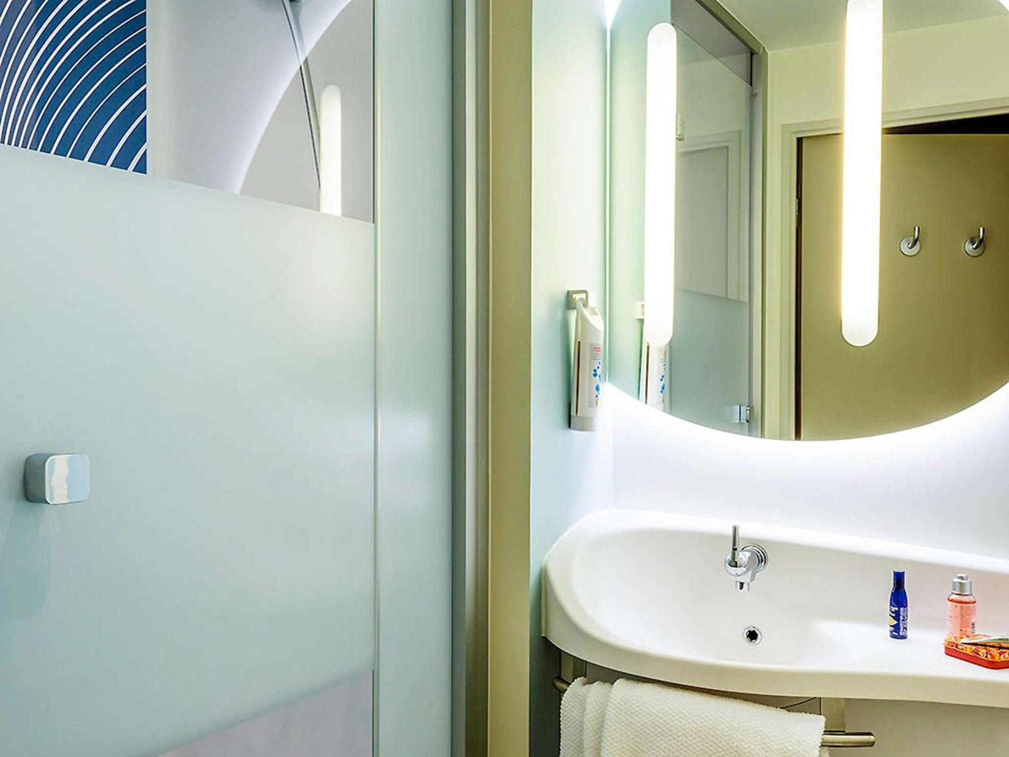 Ibis Budget Saint Quentin Yvelines - Velodrome Montigny-le-Bretonneux Exterior foto